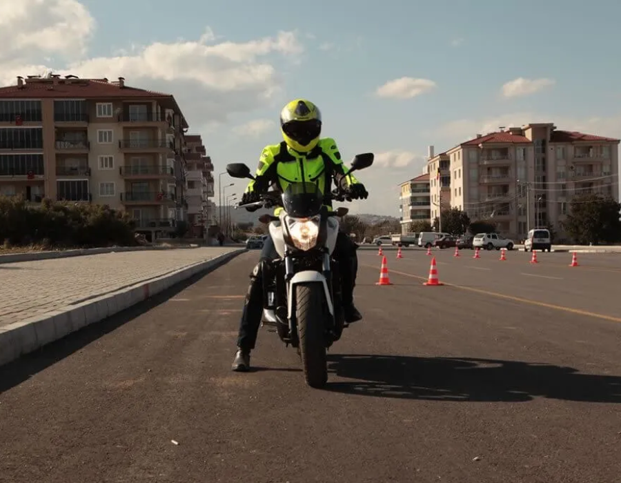 Güven Sürücü Kursu: Motosiklet direksiyon eğitimi